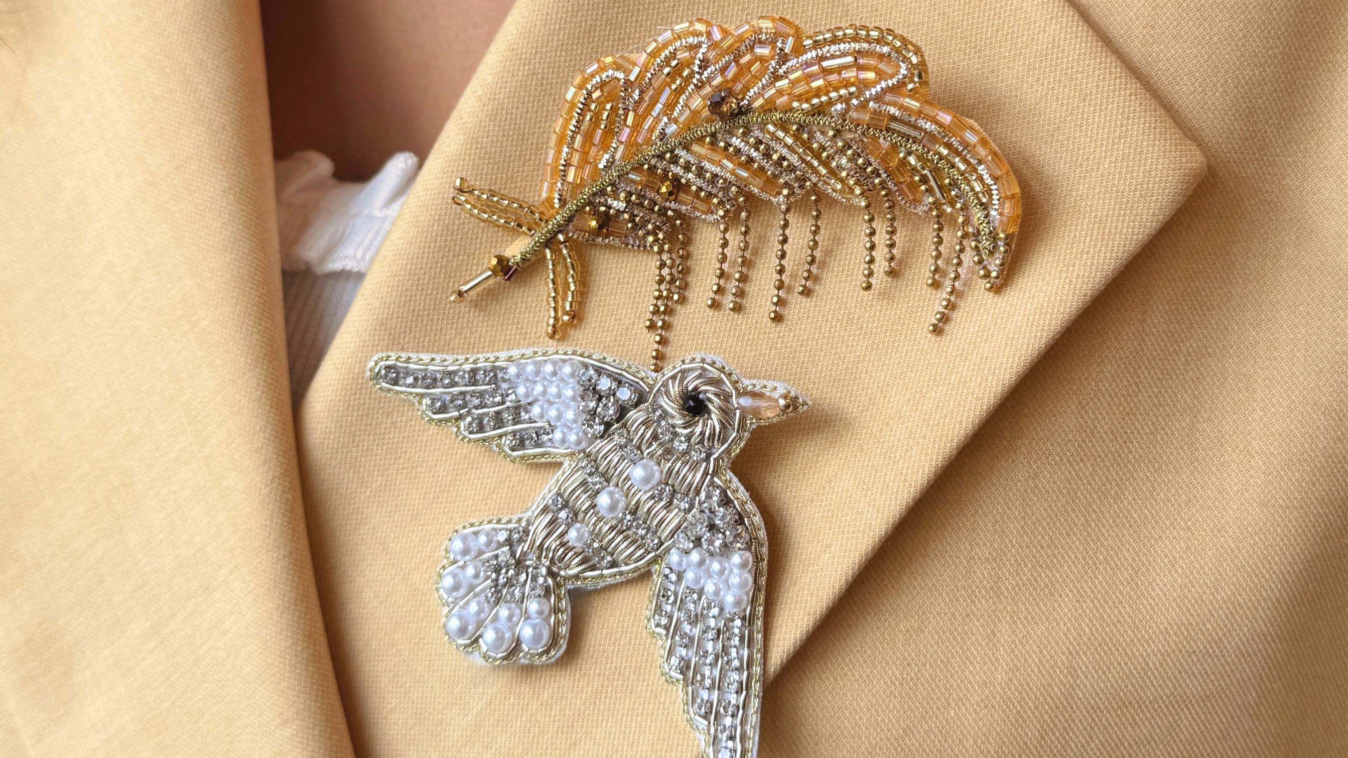 BROOCHES