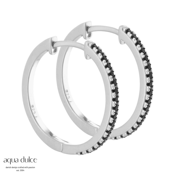 Claire - 20 mm. creoler i sterling slv med black diamond zirkonia