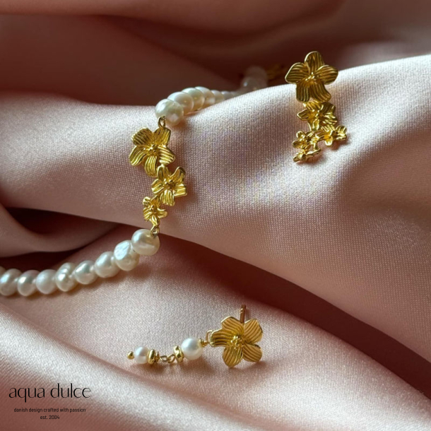 JASMIN PEARL EARSTUD | GOLDEN