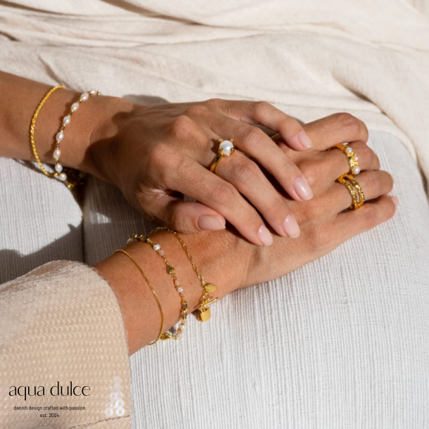 LOVE ME BRACELET | GOLDEN