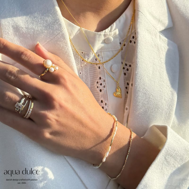 LOVE ME NECKLACE | GOLDEN