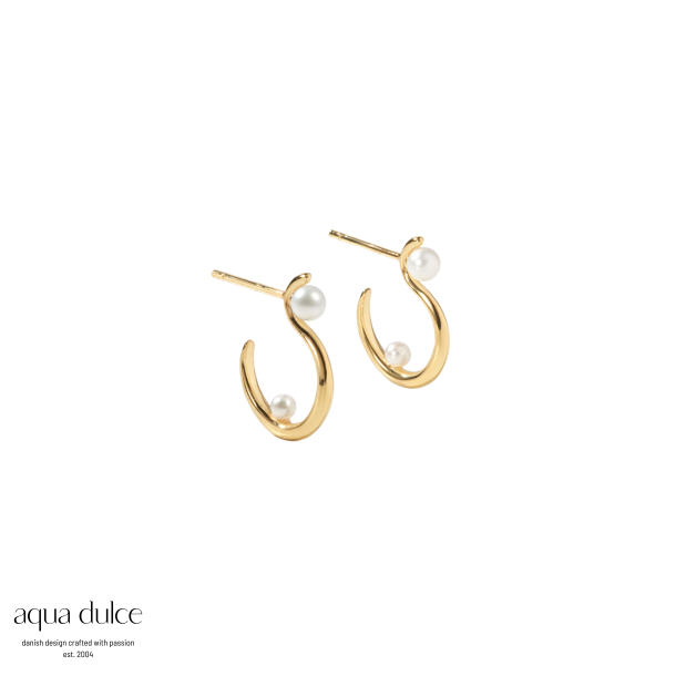 SWAN PEARL HOOP SMALL | GOLDEN