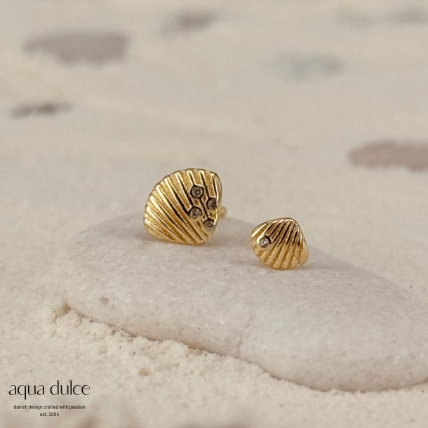 SHELLY SMALL EARSTUD | GOLDEN