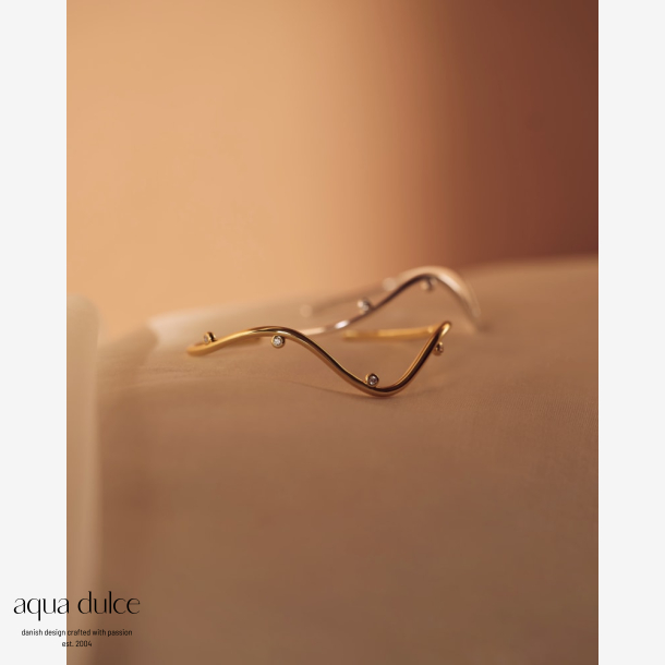 WAVY BANGLE  |  SILVER