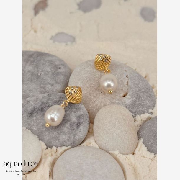 SHELLY PEARL |  GOLDEN