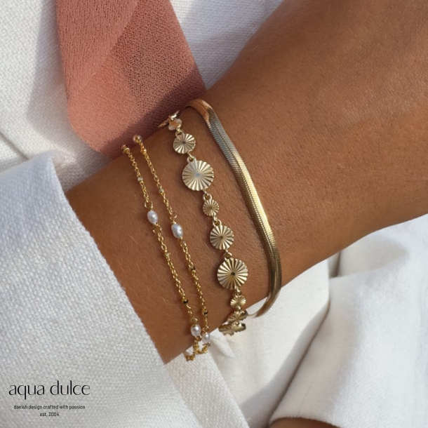 LINE  BRACELET | GOLDEN