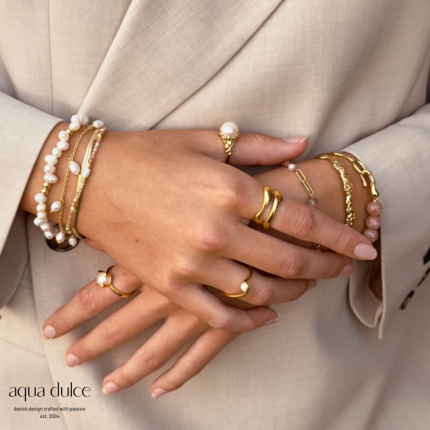 LUNELLA PEARL BRACELET | GOLDEN