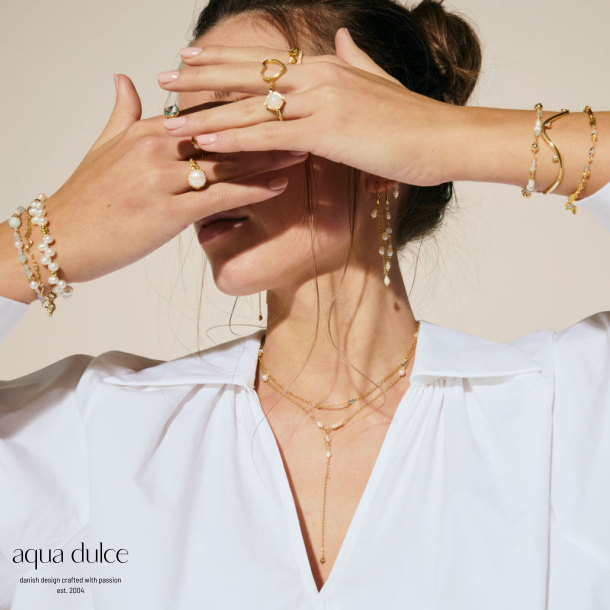 SINNA PEARL NECKLACE | GOLDEN