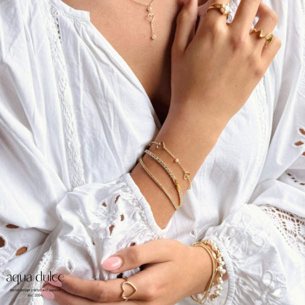 ALMA PEARL BRACELET | GOLDEN