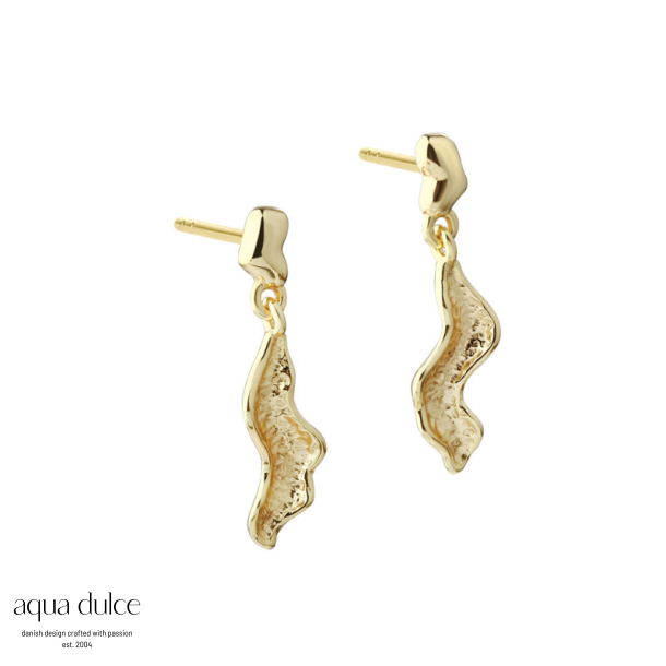 TARI EARSTUD | GOLDEN