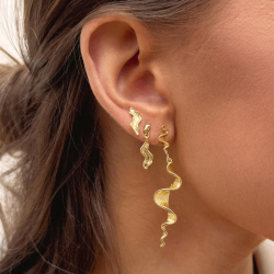 TARI EARSTUD | GOLDEN