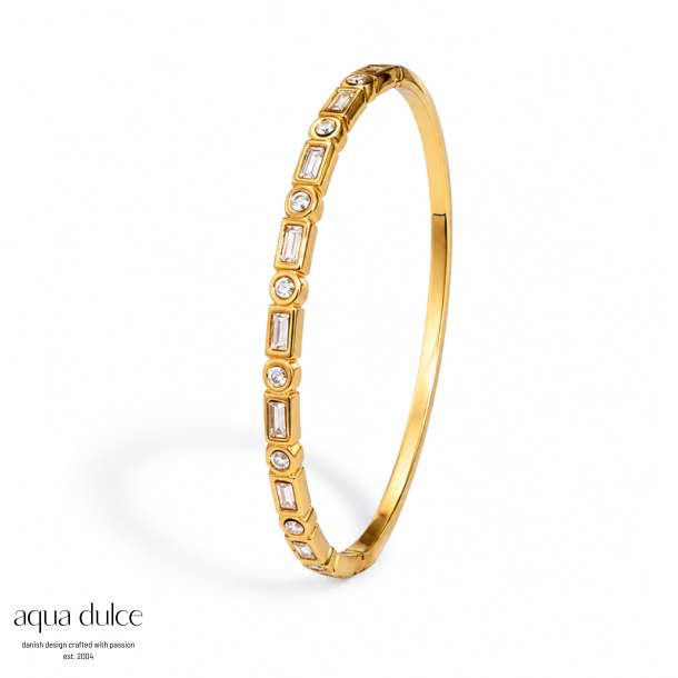 CLAIRE BANGLE | BAY