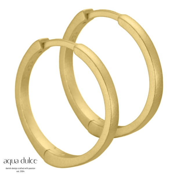Maddie, 20 mm. creoler i sandblst forgyldt sterling slv med klikls