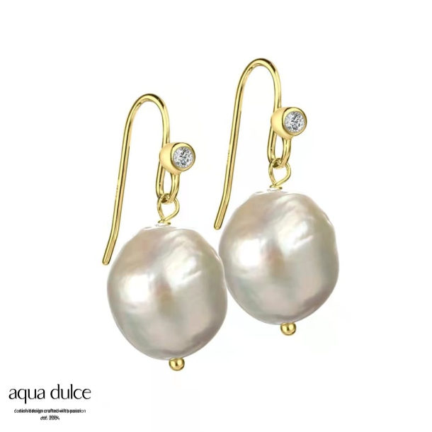 BETSY PEARL EARRINGS |  GOLDEN