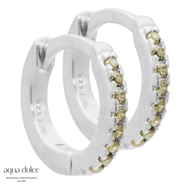 Ronja - 10 mm. creoler i sterling slv med oliven grn zirkonia.