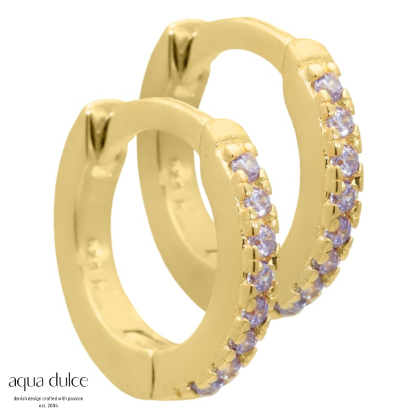 Rie, 10 mm. smalle creoler i forgyldt sterling slv med lys lilla zirkonia.