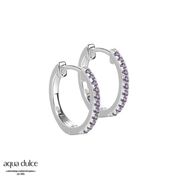 Rie, 15 mm. smalle creoler i sterling slv med lilla zirkonia.