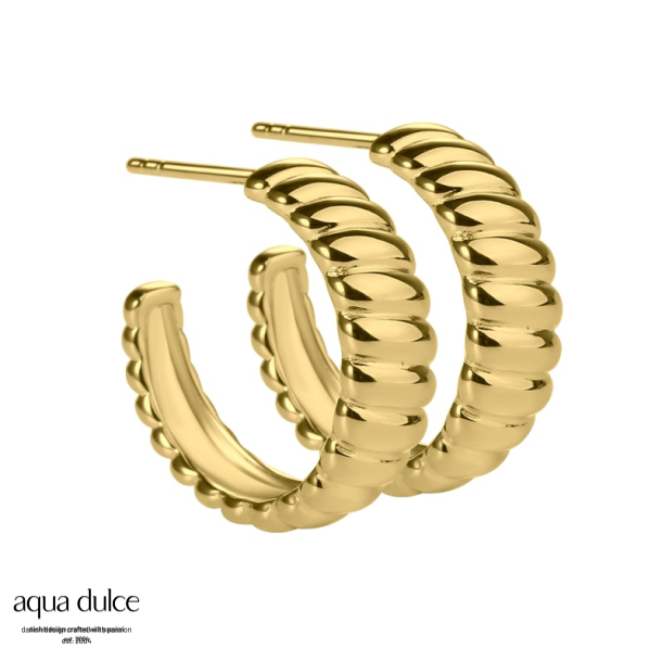 SUKI, 20 mm. Hoops i forgyldt sterling slv med snoninger.