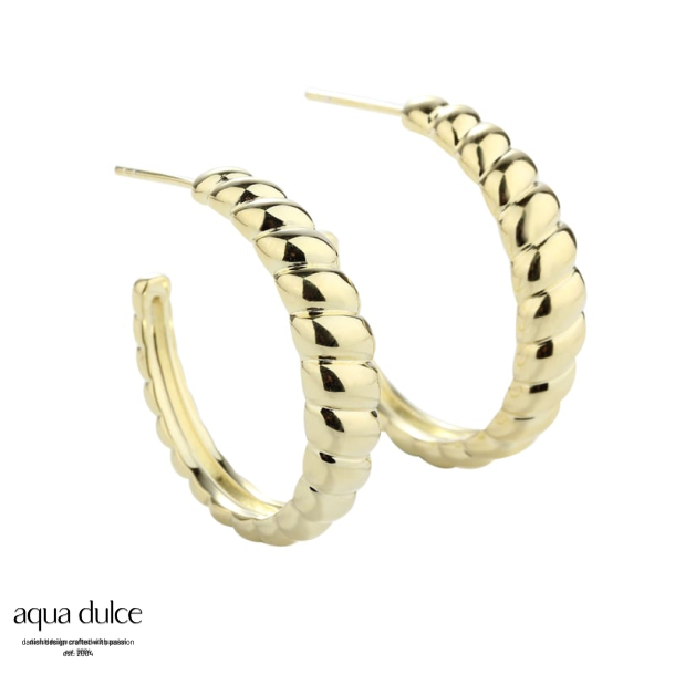 BIG SUKI, 30 mm. Creoler i forgyldt sterling slv med snoninger