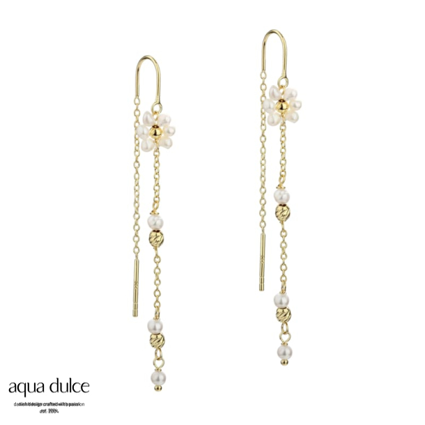 DAISY PEARL, retrde i forgyldt sterling slv med hvide ferskvandsblomster, hvide perler & twist