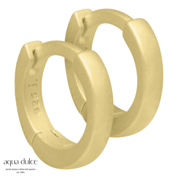 Mai, 10 mm. creoler i sandblst forgyldt sterling slv med klikls